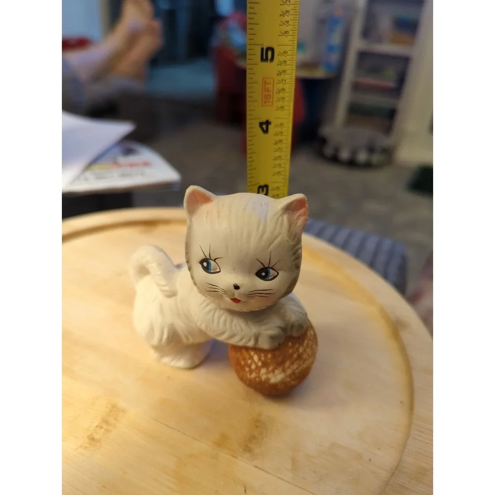 1950s Vintage Chadwick White Porcelain Kitten Cat with Ball of Yarn Figurine